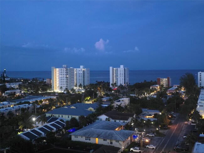 Building Photo - 1401 N Riverside Dr