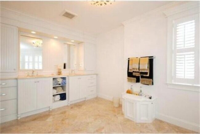 Building Photo - 160 Grant St