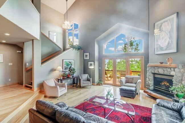 Building Photo - Year lease! Garage! Beautiful views! Great Decks!