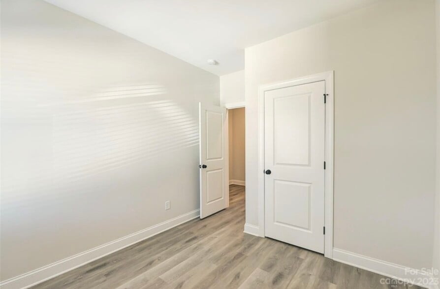 Building Photo - 39 Hawthorne St SW