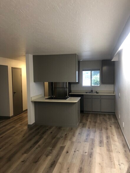 Building Photo - 305 19th St