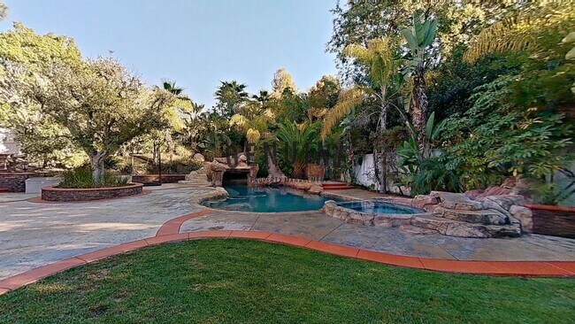 Building Photo - Large 4 Bedroom House with Pebble Bottom Pool - Backyard Oasis!