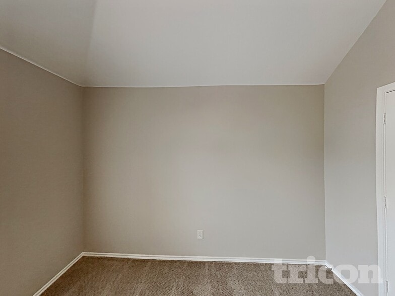 Building Photo - 1013 Kingsley Dr