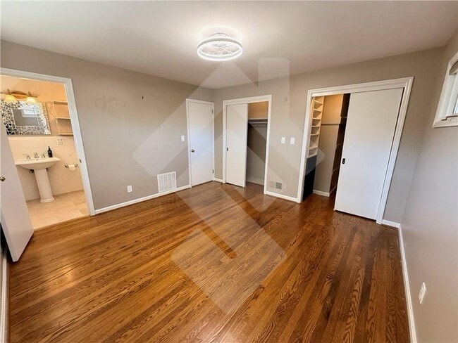 Building Photo - 140 Spring Dr