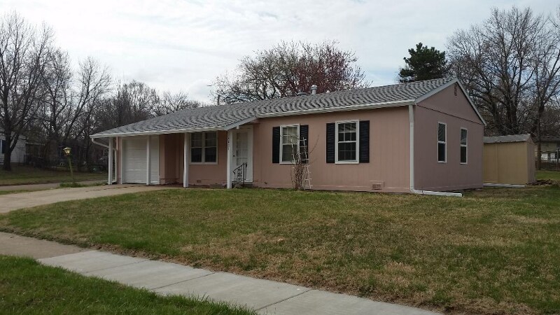 Building Photo - 4801 SW 28th St