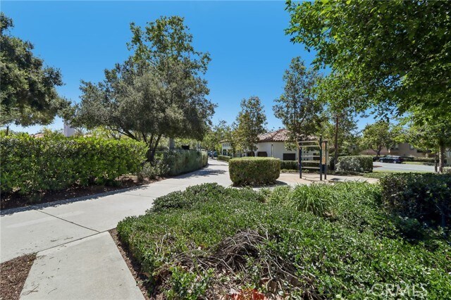 Building Photo - 10 Pantano