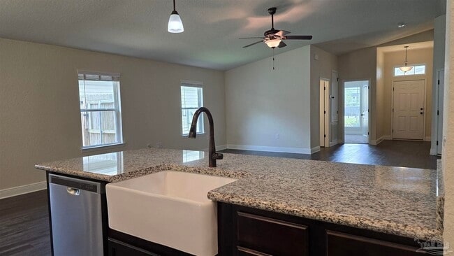 Building Photo - 5157 Peach Dr