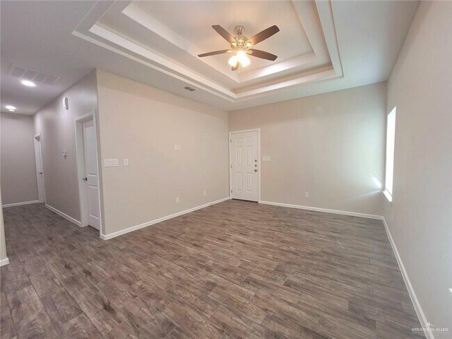 Building Photo - 11 Petri Dr