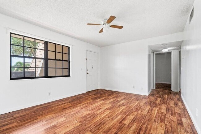 Building Photo - 4151 Oak Terrace Dr