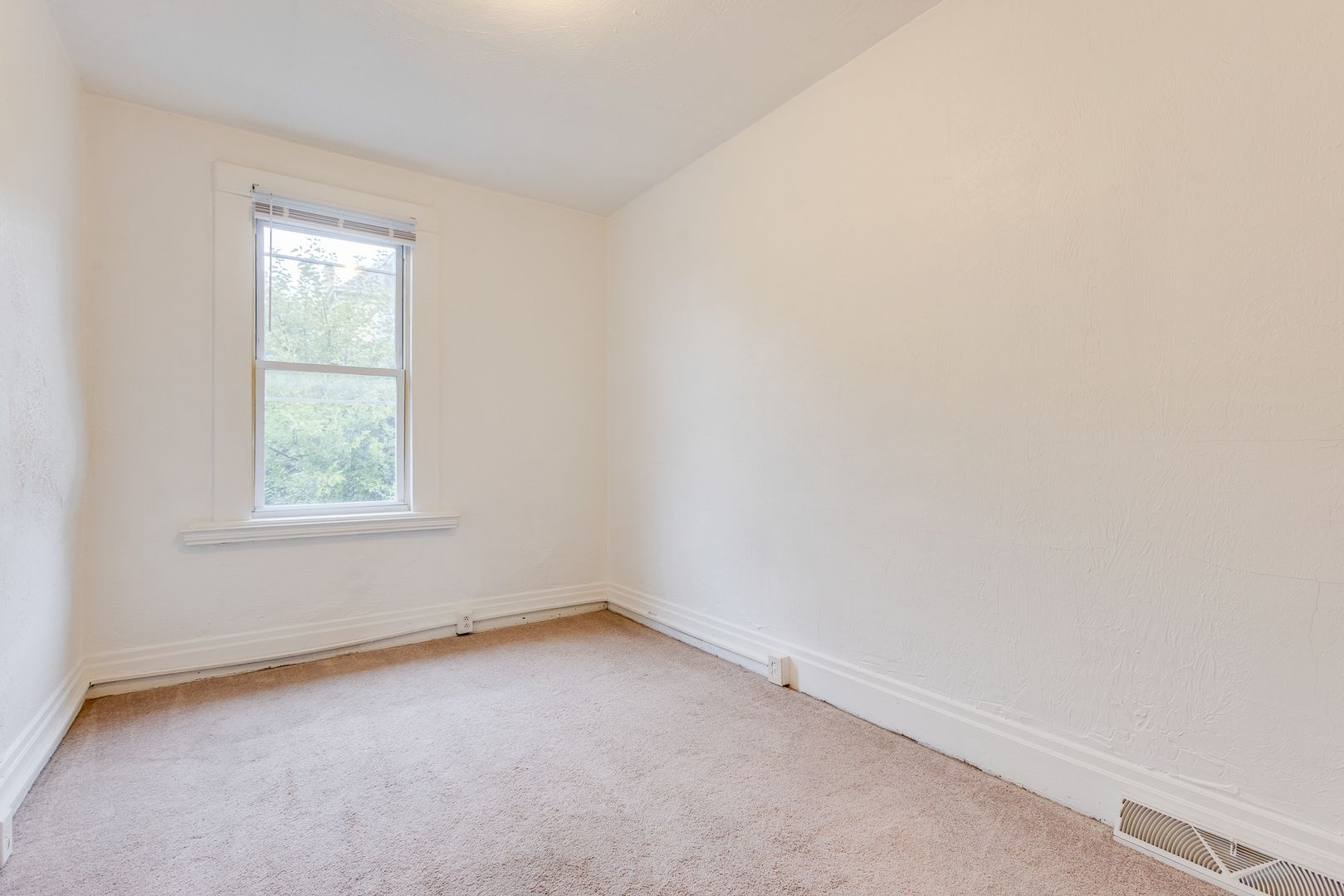 Building Photo - 405 Edgemont St