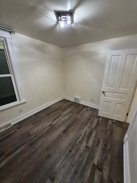 middle bedroom - 4049 6th Ave