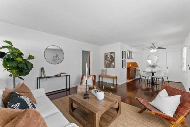 Building Photo - 8420-8424 Dallas St