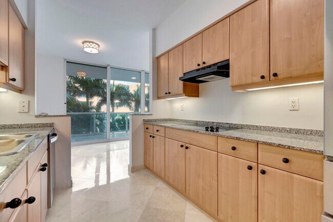 Building Photo - 500 SE Mizner Blvd