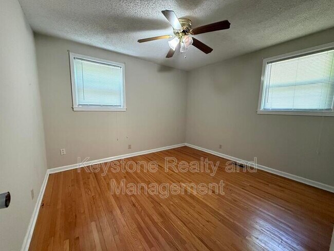 Building Photo - 1511 Cavern Court
