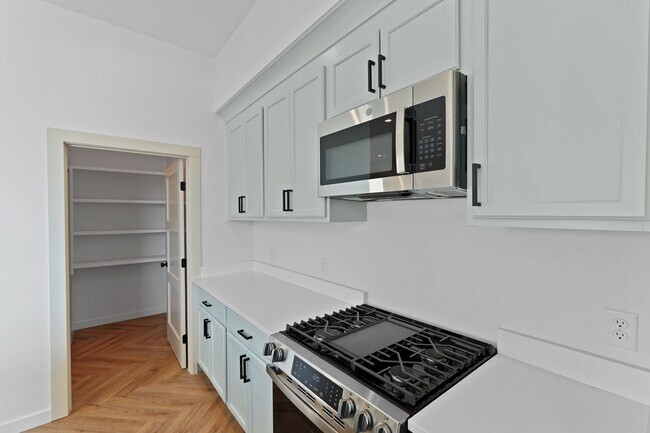 Building Photo - The 912 Building C