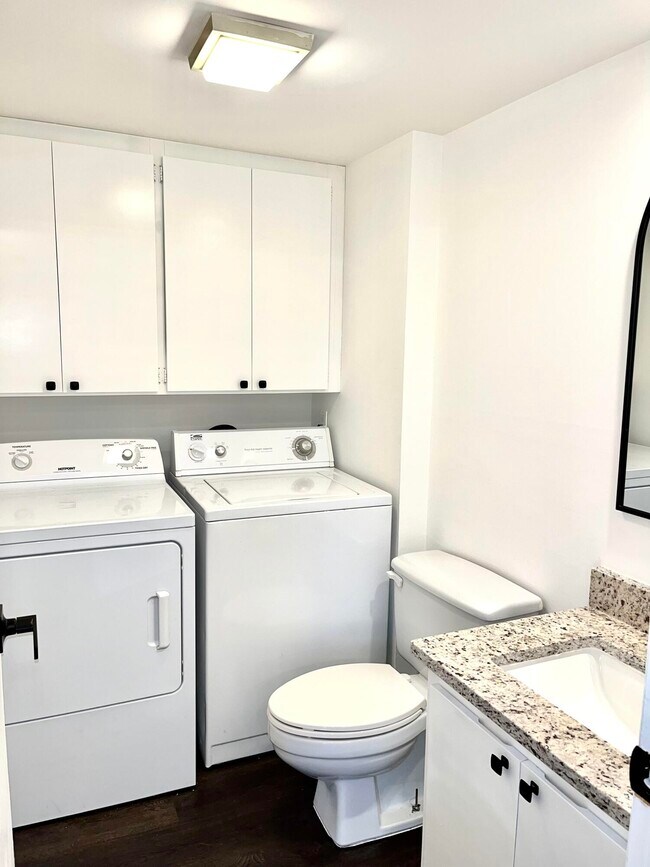 Building Photo - 904 9th Way