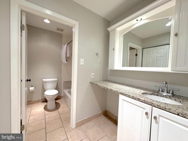 Building Photo - 1318 Dewitt Ave