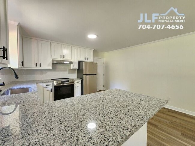 Building Photo - Fully Remodeled 3 Bed/1.5 Bath Ranch in Be...