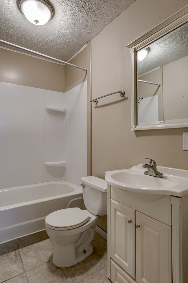Building Photo - **$500 Move In Credit - SHORT TERM LEASE O...