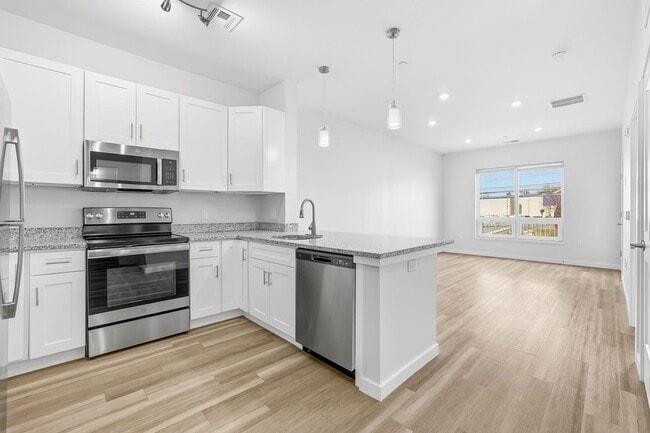 Building Photo - 71 Connecticut Ave