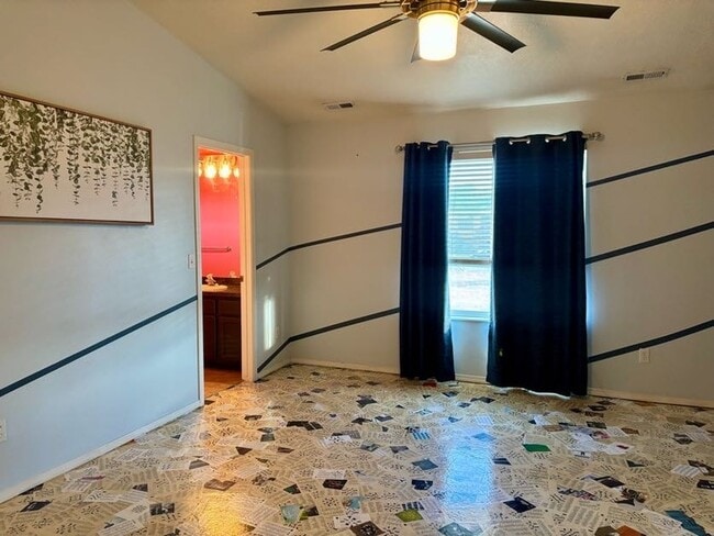 Building Photo - 3867 S Mitchell Cove