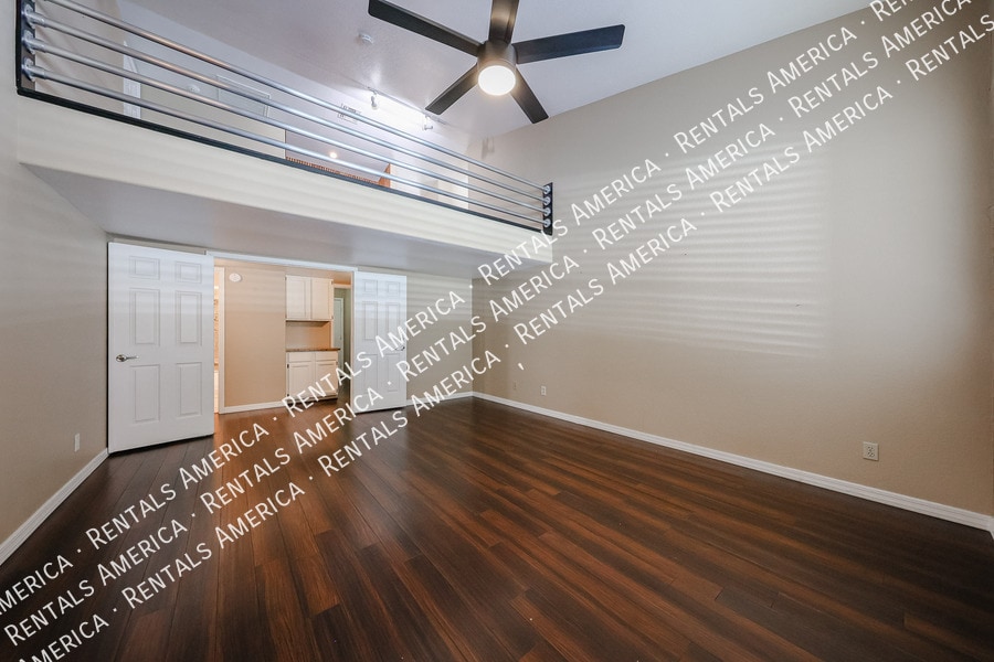 Building Photo - 6126 E Juniper Ave