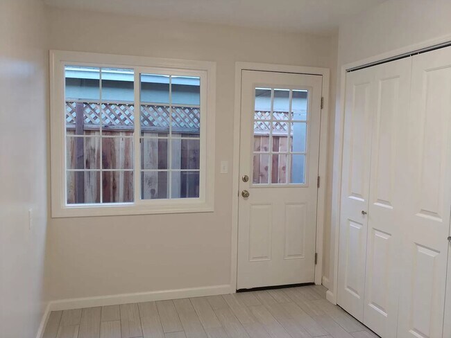 Building Photo - 488 April Way