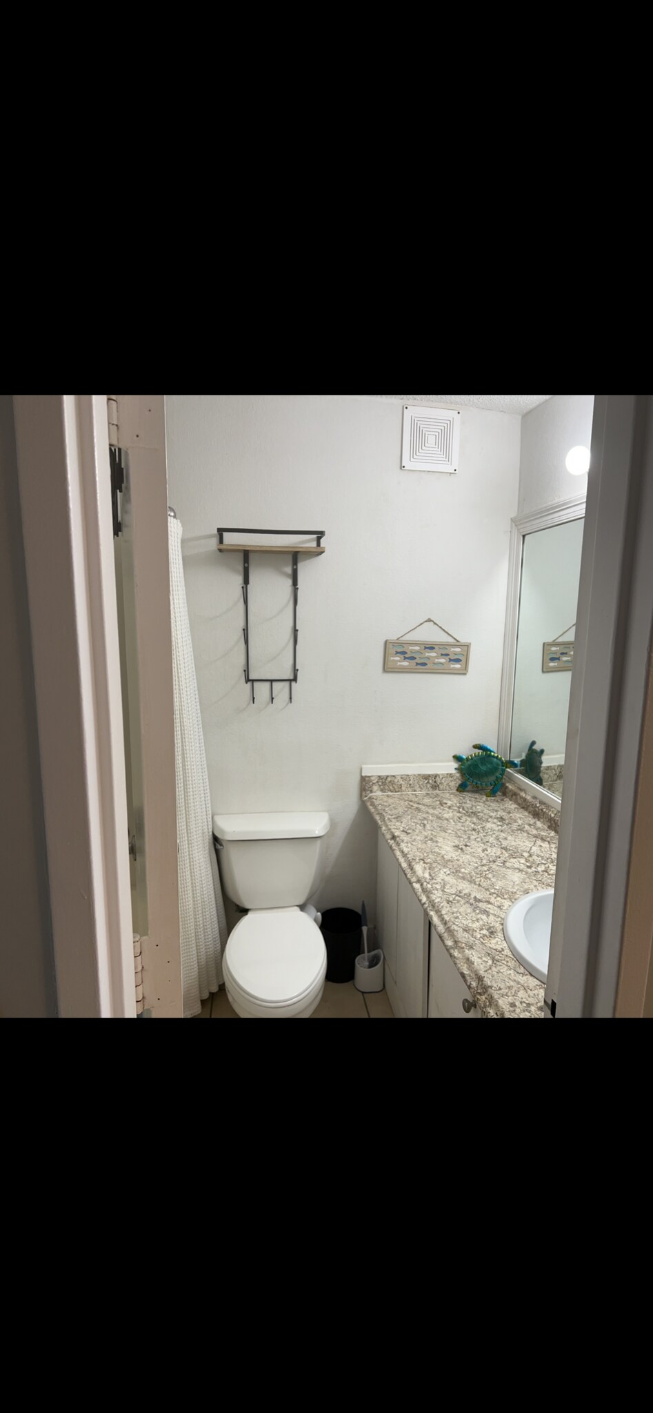 Building Photo - 8817 S Thomas Dr