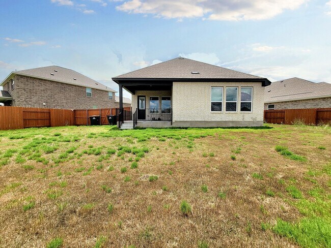 Building Photo - 513 Three Feathers Ct