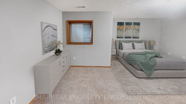 Building Photo - 3 BD, 2.5 BA TOWNHOME, DOUBLE ATTACHED GARAGE, PET FRIENDLY, WALK OUT DECK, LOTS OF SPACE!