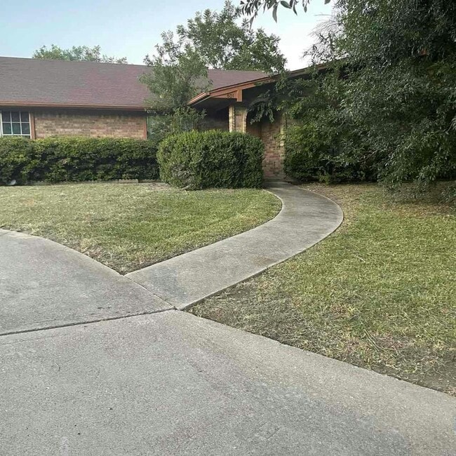 Building Photo - 801 Cagle Ln