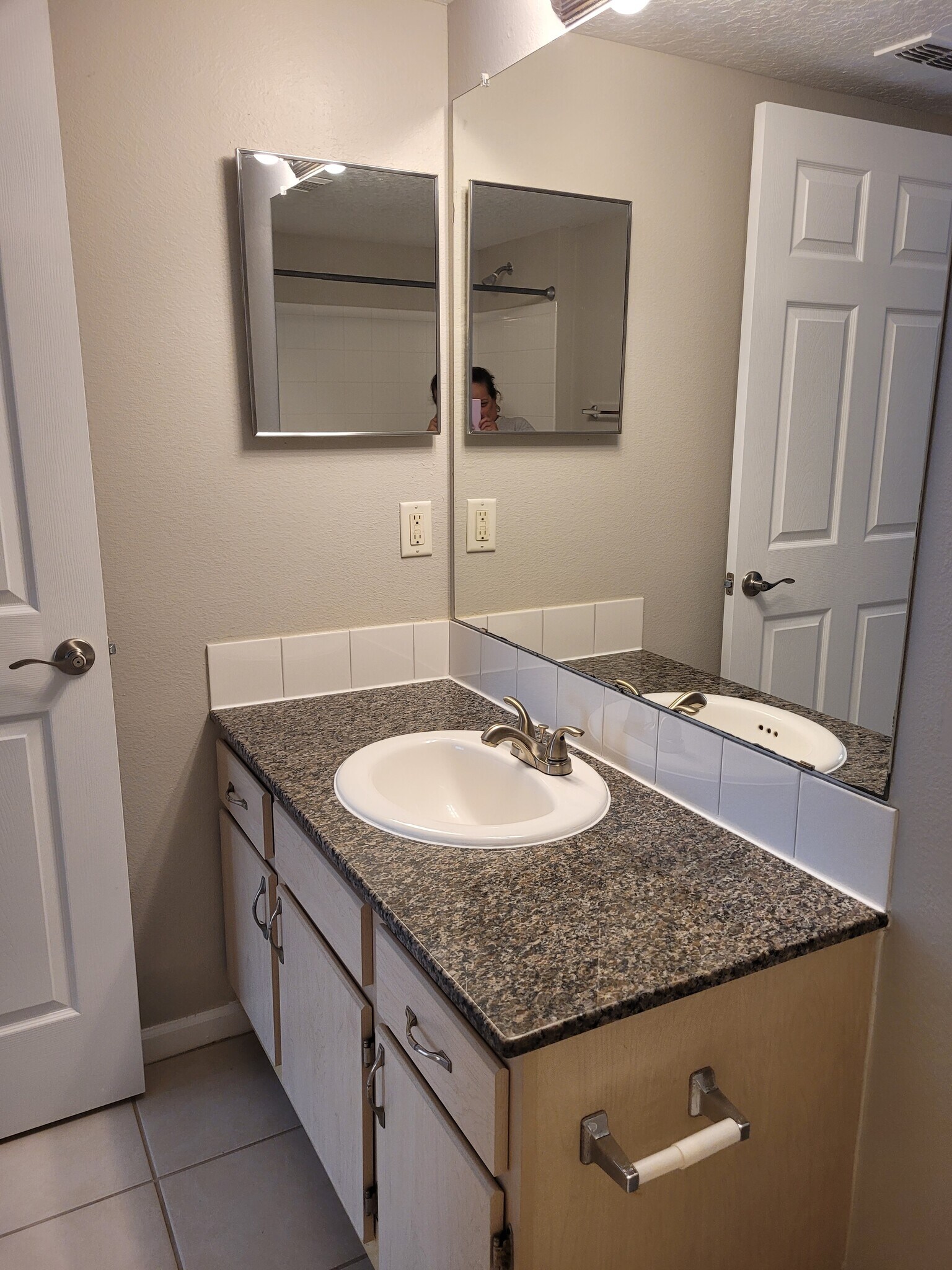 Building Photo - 814 Crest Pines Dr