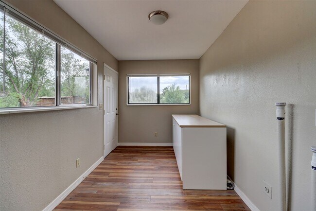 Building Photo - 846 Prescott Heights Dr
