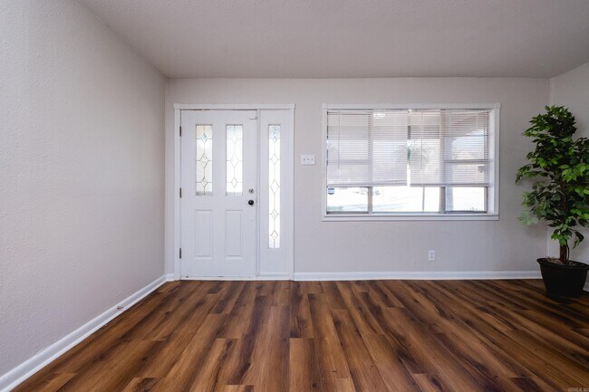 Building Photo - 1101 W Charles Bussey Ave