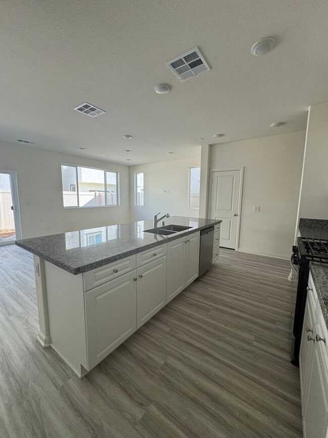 Building Photo - Beautiful Brand New Home