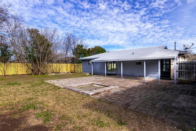 Building Photo - 207 N Cougar Ave