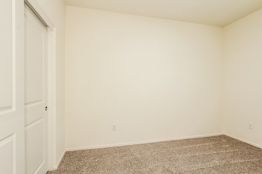Building Photo - 6989 W Hedge Rose Dr