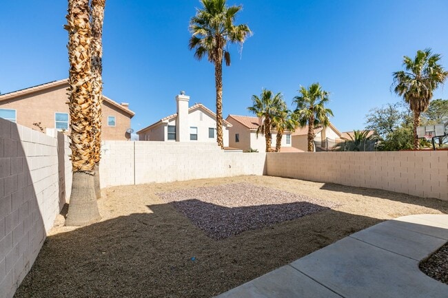 Building Photo - Charming 3 bedroom, 2.5 bathroom home near Summerlin