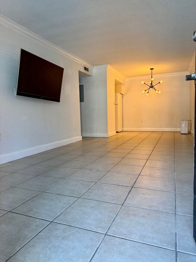 Building Photo - Bayshore Condo