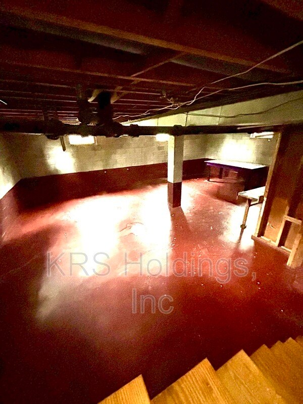 Building Photo - 2400 Forest Dr