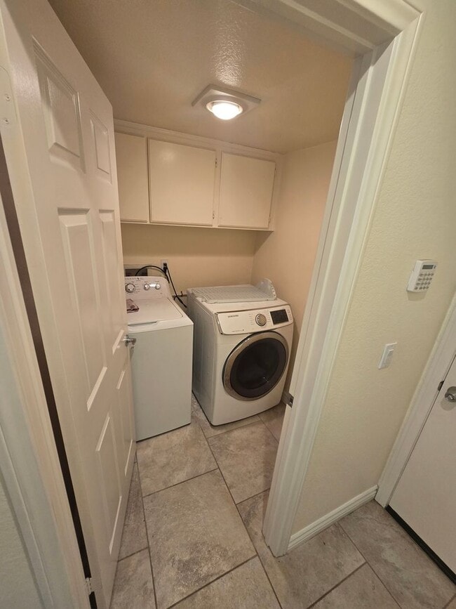 Building Photo - 4 Bedroom House in Penasquitos - 1 Bedroom/Bathroom Downstairs