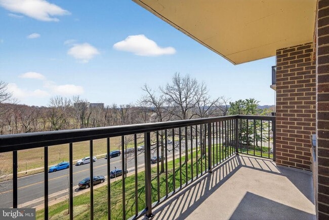 Building Photo - 200 N Pickett St