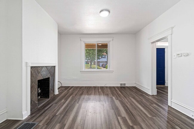 Building Photo - 4 Bed 1 Bath Single Family Home