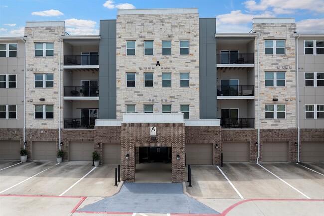 Building Photo - 6804 Westview Dr