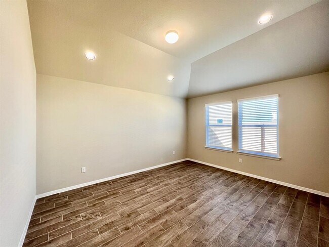 Building Photo - 200 Living Reef Dr