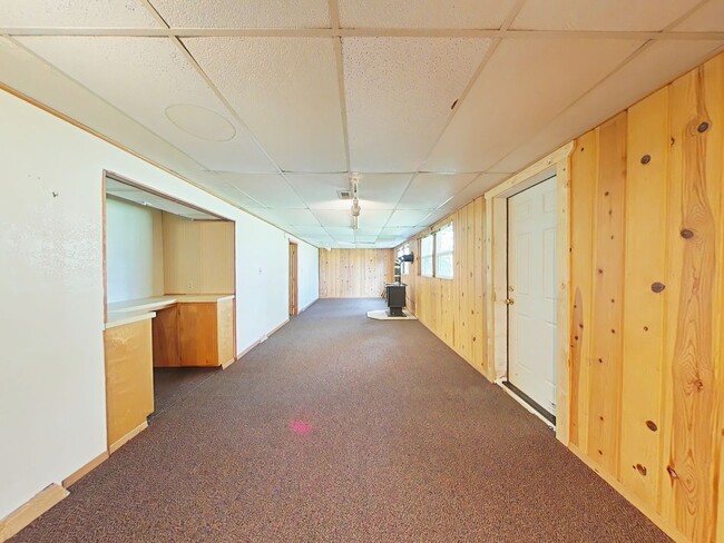 Building Photo - 4 Bedroom House ~ Close to Corvallis Count...
