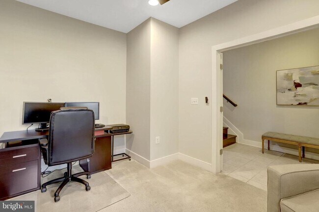 Building Photo - 2004 Potomac Ave