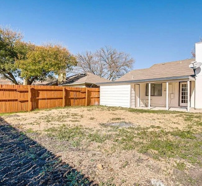 Building Photo - 2800 Rice Dr