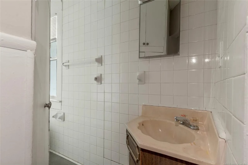 Building Photo - 1317 S Carson Ave