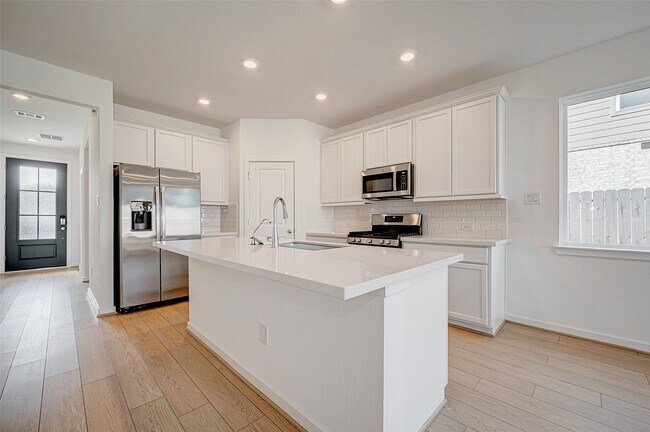 Building Photo - 1127 Sugar Dr